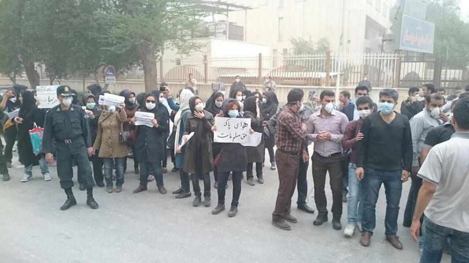 (تصویر) تجمع مقابل استانداری خوزستان