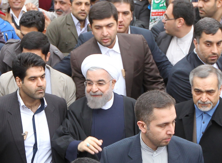 (تصاویر) حسن روحانی در راهپیمایی 22 بهمن (تصاویر) حسن روحانی در راهپیمایی 22 بهمن