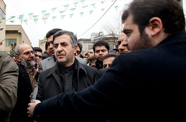 (تصاویر) برگزاری مراسم تشییع مادر احمدینژاد (تصاویر) برگزاری مراسم تشییع مادر احمدینژاد