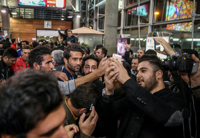 (تصاویر) استقبال از تیمملی در فرودگاه (تصاویر) استقبال از تیمملی در فرودگاه