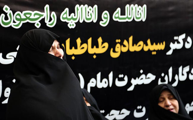 (تصاویر) مراسم تشییع و خاکسپاری صادق طباطبایی (تصاویر) مراسم تشییع و خاکسپاری صادق طباطبایی
