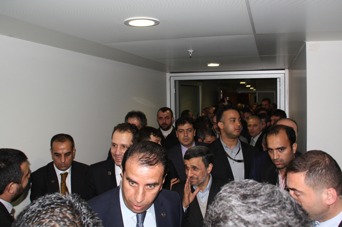 (تصاویر) روایت پایگاه احمدینژاد از سخنرانی بورسا (تصاویر) روایت پایگاه احمدینژاد از سخنرانی بورسا