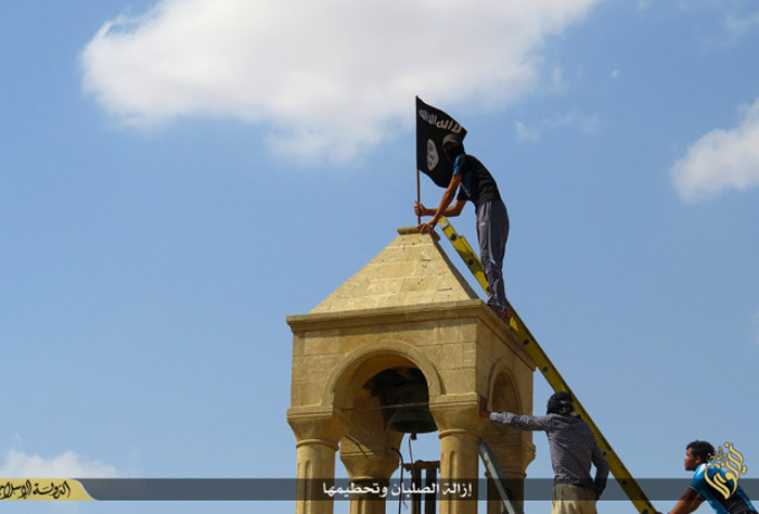(تصاویر) حمله داعش به کلیسای نینوا (تصاویر) حمله داعش به کلیسای نینوا