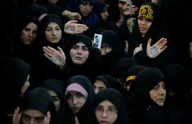 (تصاویری) سخنرانی رهبر انقلاب در حرم رضوی (تصاویری) سخنرانی رهبر انقلاب در حرم رضوی