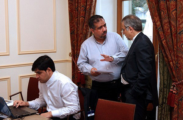 (تصاویر) تیم هستهای ایران در حال خواندن متن تفاهم (تصاویر) تیم هستهای ایران در حال خواندن متن تفاهم