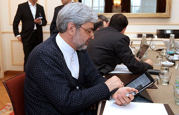 (تصاویر) تیم هستهای ایران در حال خواندن متن تفاهم (تصاویر) تیم هستهای ایران در حال خواندن متن تفاهم