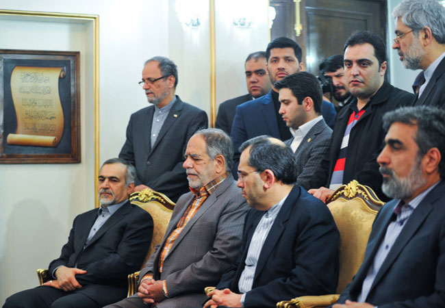 (تصاویر) استقبال از ظریف پس از ورود به کشور (تصاویر) استقبال از ظریف پس از ورود به کشور