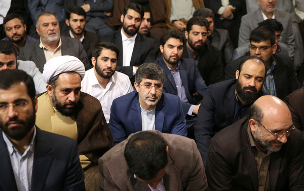 (تصاویر) دیدار جمعی از مداهان با رهبر نقلاب