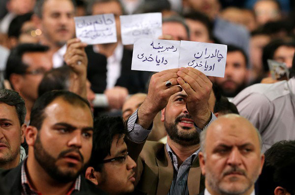(تصاویر) دیدار جمعی از مداهان با رهبر نقلاب