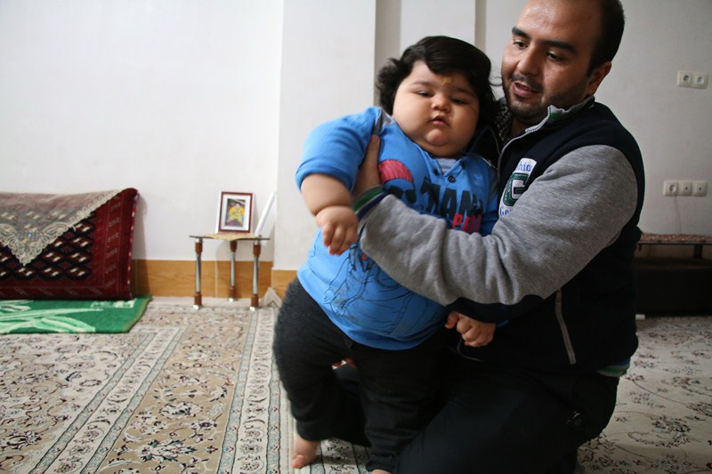 (تصاویر) کودک یک ساله بجنوردی با ۴۲ کیلو وزن (تصاویر) کودک یک ساله بجنوردی با ۴۲ کیلو وزن