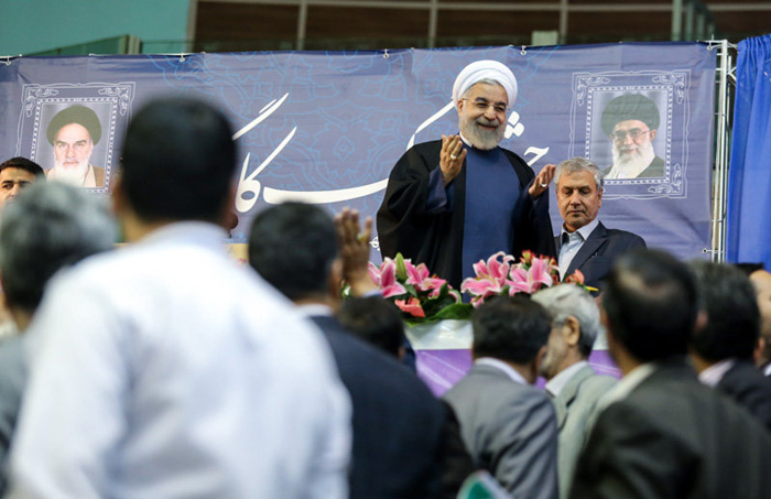 (تصاویر) روحانی در جمع کارگران (تصاویر) روحانی در جمع کارگران