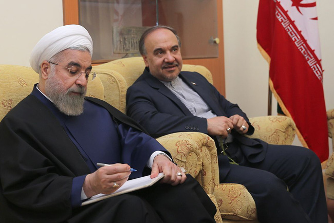 (تصاویر) بازدید رییس جمهور از تخت جمشید (تصاویر) بازدید رییس جمهور از تخت جمشید