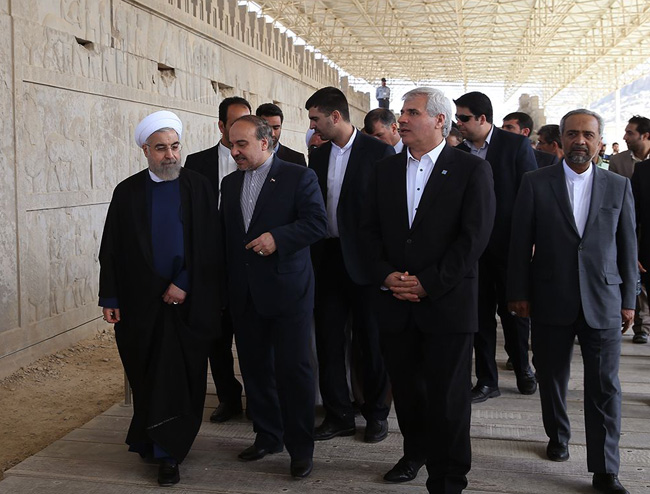 (تصاویر) بازدید رییس جمهور از تخت جمشید (تصاویر) بازدید رییس جمهور از تخت جمشید