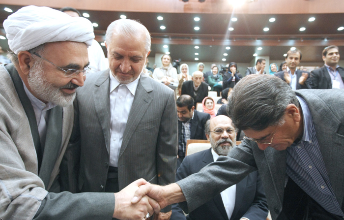 (تصاویر) شجریان در همایش دانشگاه آزاد (تصاویر) شجریان در همایش دانشگاه آزاد