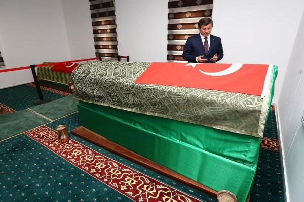 (تصاویر) زیارت قاچاقی داووداغلو در سوریه (تصاویر) زیارت قاچاقی داووداغلو در سوریه