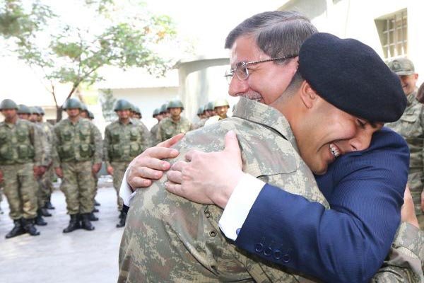 (تصاویر) زیارت قاچاقی داووداغلو در سوریه (تصاویر) زیارت قاچاقی داووداغلو در سوریه