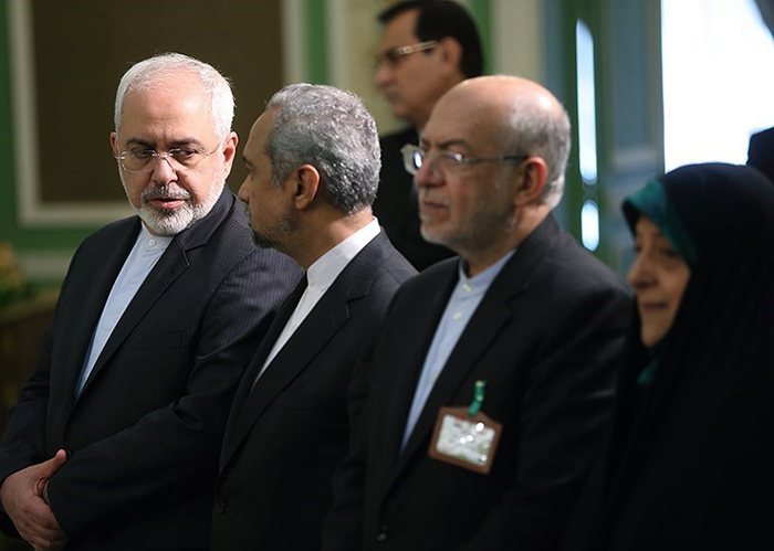 (تصاویر) استقبال روحانی از معصوم در سعدآباد (تصاویر) استقبال روحانی از معصوم در سعدآباد