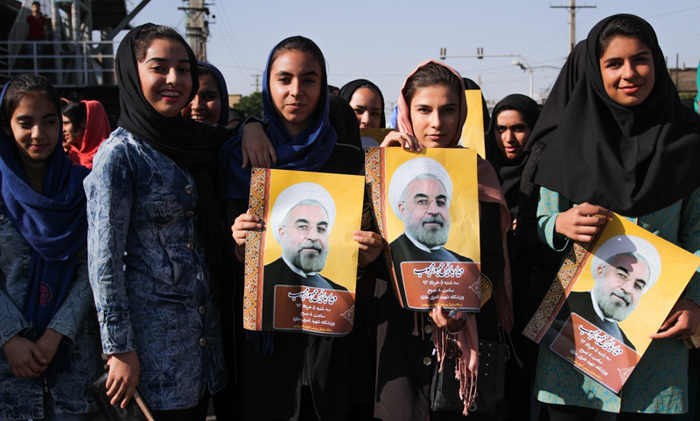 (تصاویر) استقبال از روحانی در غرب تهران (تصاویر) استقبال از روحانی در غرب تهران