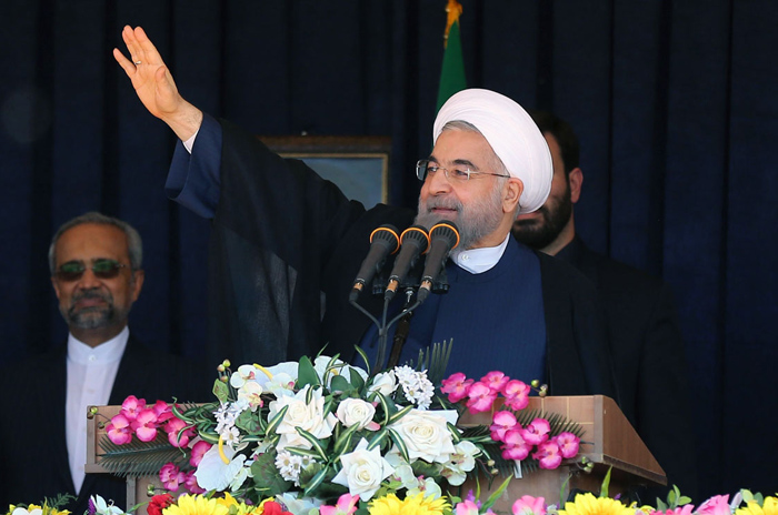 (تصاویر) استقبال از روحانی در غرب تهران (تصاویر) استقبال از روحانی در غرب تهران