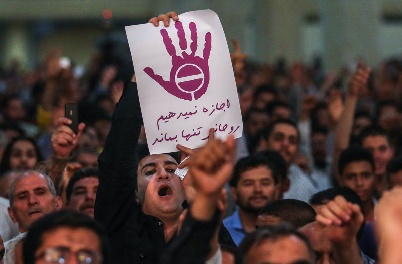 (تصاویر) حمایت از روحانی در مقابل دلواپسان (تصاویر) حمایت از روحانی در مقابل دلواپسان