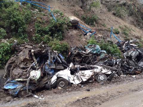 بازماندگان زلزله نپال، تنها در میان کوهستان
