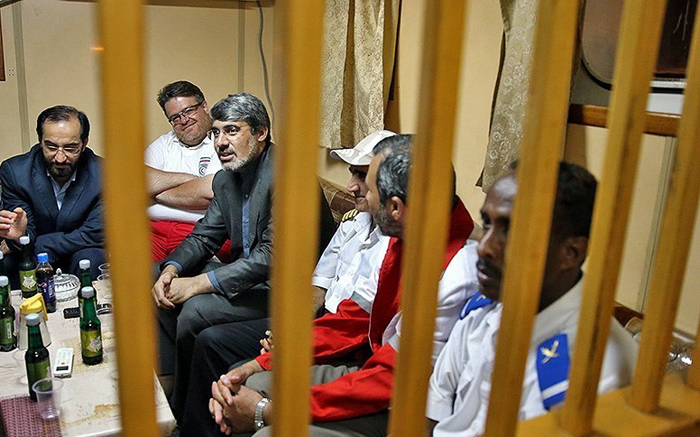 (تصاویر) کشتی نجات در جیبوتی پهلو گرفت (تصاویر) کشتی نجات در جیبوتی پهلو گرفت