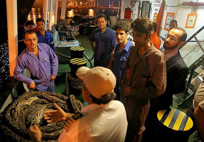 (تصاویر) کشتی نجات در جیبوتی پهلو گرفت (تصاویر) کشتی نجات در جیبوتی پهلو گرفت