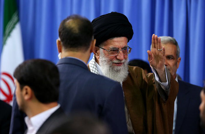 (تصاویر) دیدار قاریان قرآن با رهبرانقلاب (تصاویر) دیدار قاریان قرآن با رهبرانقلاب