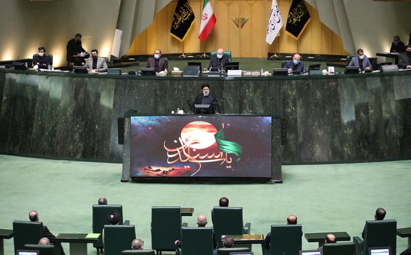 پیش‌بینی قیمت دلار پس از جلسه رای اعتماد مجلس