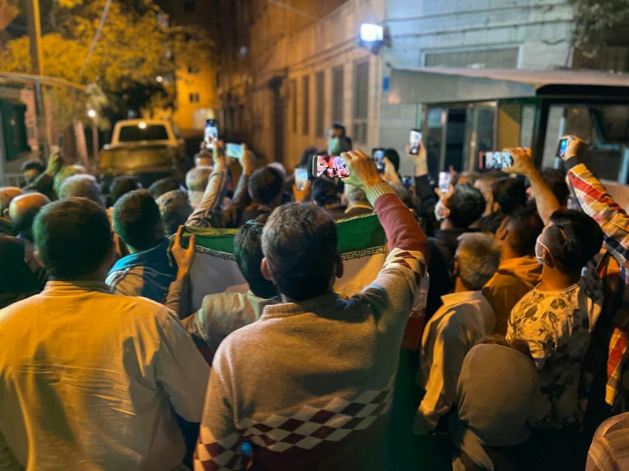 (تصاویر) جشن تولد محمود احمدی‌نژاد در محله نارمک!