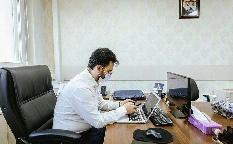 روحانی و دولتمردانش کجا مشغول هستند؟