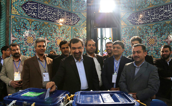 (تصاویر) مقامات و شخصیت ها پای صندوق رای (تصاویر) مقامات و شخصیت ها پای صندوق رای