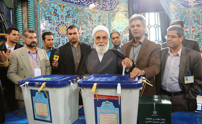 (تصاویر) مقامات و شخصیت ها پای صندوق رای (تصاویر) مقامات و شخصیت ها پای صندوق رای