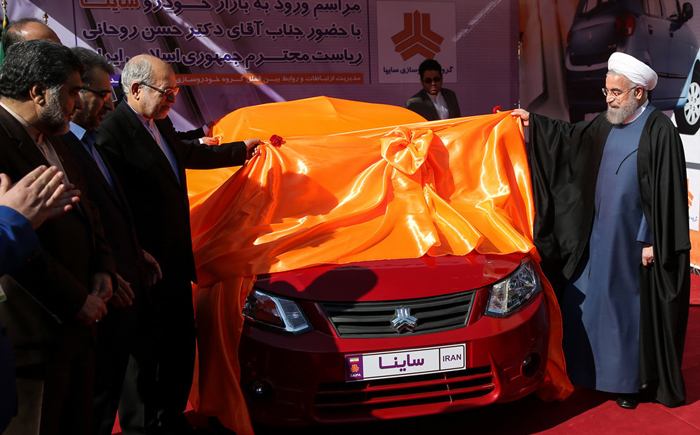 (تصاویر) روحانی پشت فرمان «ساینا» (تصاویر) روحانی پشت فرمان «ساینا»
