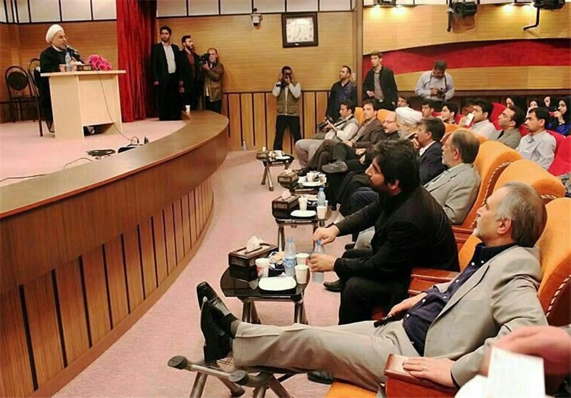 زائری: روحانی توی گوش برادرش بزند! زائری: روحانی توی گوش برادرش بزند!