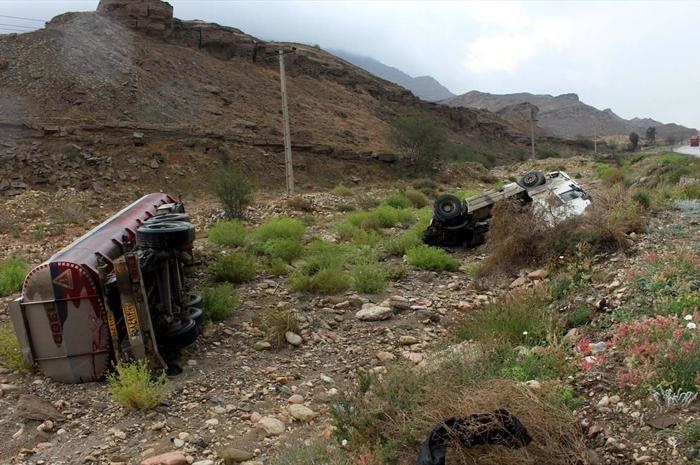 تصاویری از واژگونی خودروها در جاده بندرعباس ـ سیرجان تصاویری از واژگونی خودروها در جاده بندرعباس ـ سیرجان