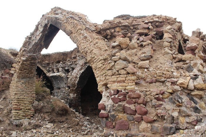 (تصاویر) کاروانسرای 400 ساله که تبدیل به گاراژ شد! (تصاویر) کاروانسرای 400 ساله که تبدیل به گاراژ شد!