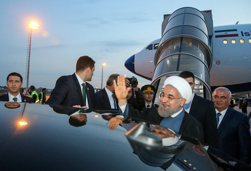 (تصاویر) روحانی وارد استانبول شد