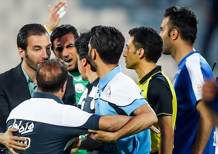 (تصاویر) جنجال در بازی استقلال - تراکتور (تصاویر) جنجال در بازی استقلال - تراکتور