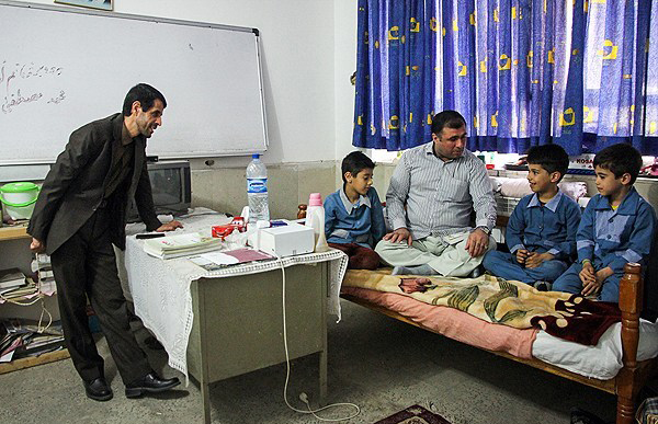 (تصاویر) معلم فداکار چالوسی (تصاویر) معلم فداکار چالوسی