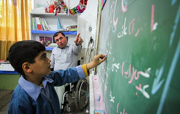 (تصاویر) معلم فداکار چالوسی (تصاویر) معلم فداکار چالوسی