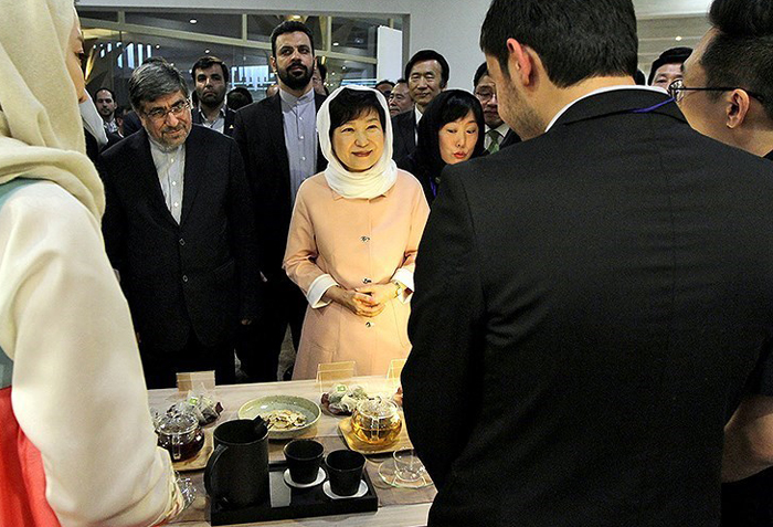 رییسجمهور کرهجنوبی به برج میلاد رفت رییسجمهور کرهجنوبی به برج میلاد رفت