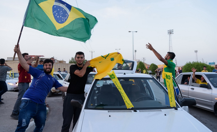 (تصاویر) جشن خیابانی آبادانیها با پرچم برزیل (تصاویر) جشن خیابانی آبادانیها با پرچم برزیل