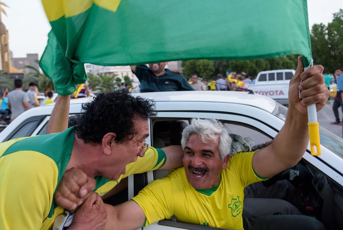 (تصاویر) جشن خیابانی آبادانیها با پرچم برزیل (تصاویر) جشن خیابانی آبادانیها با پرچم برزیل