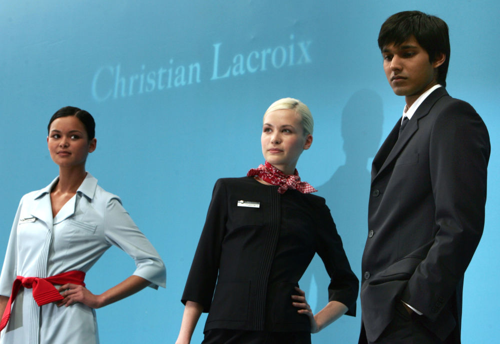 (تصاویر) زنان مهماندار در هواپیمایی‌های جهان