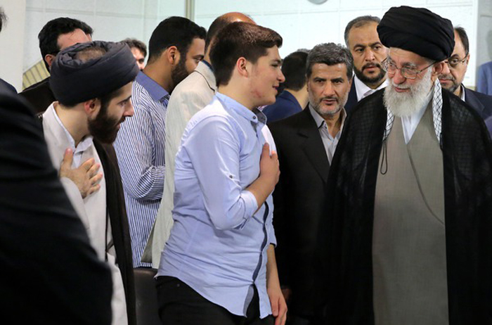 (تصاویر) دیدار شاعران با رهبرانقلاب (تصاویر) دیدار شاعران با رهبرانقلاب