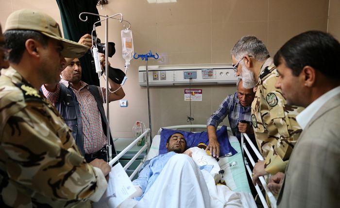 (تصاویر) عیادت امیرپوردستان از سربازان مجروح (تصاویر) عیادت امیرپوردستان از سربازان مجروح