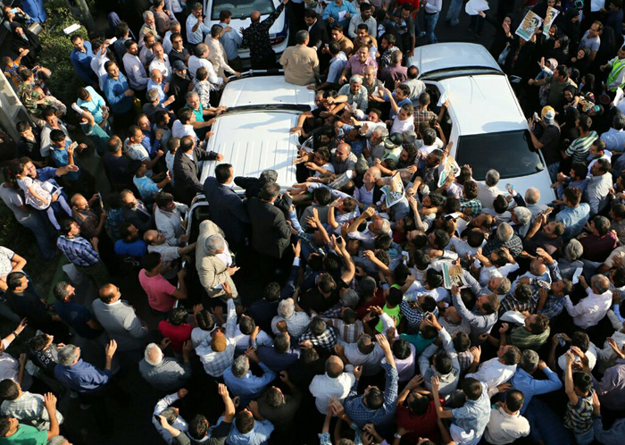 (تصاویر) استقبال از احمدینژاد در ملارد (تصاویر) استقبال از احمدینژاد در ملارد