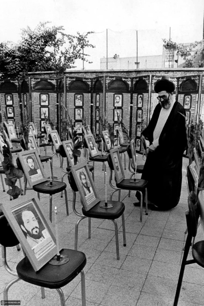 (تصاویر) آیتاللهخامنهای در محل حادثه هفتم تیر (تصاویر) آیتاللهخامنهای در محل حادثه هفتم تیر