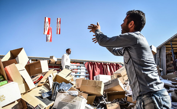 (تصاویر) آتش زدن 33میلیون نخ سیگار قاچاق (تصاویر) آتش زدن 33میلیون نخ سیگار قاچاق